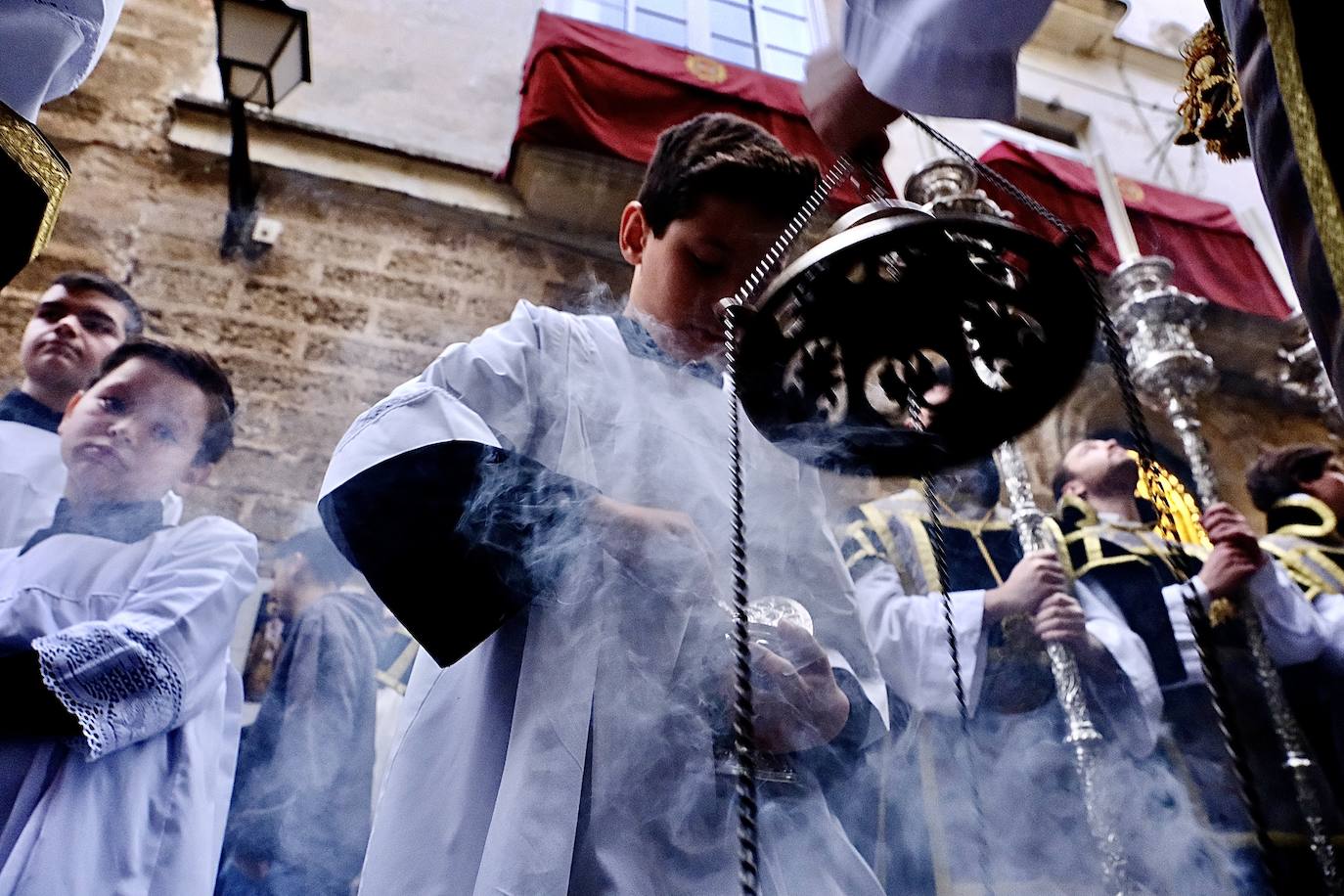 Fotos: Servitas en el Viernes de Dolores de la Semana Santa de Cádiz 2024
