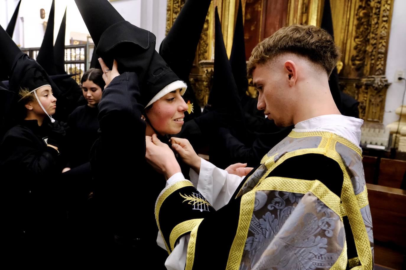 Fotos: Servitas en el Viernes de Dolores de la Semana Santa de Cádiz 2024
