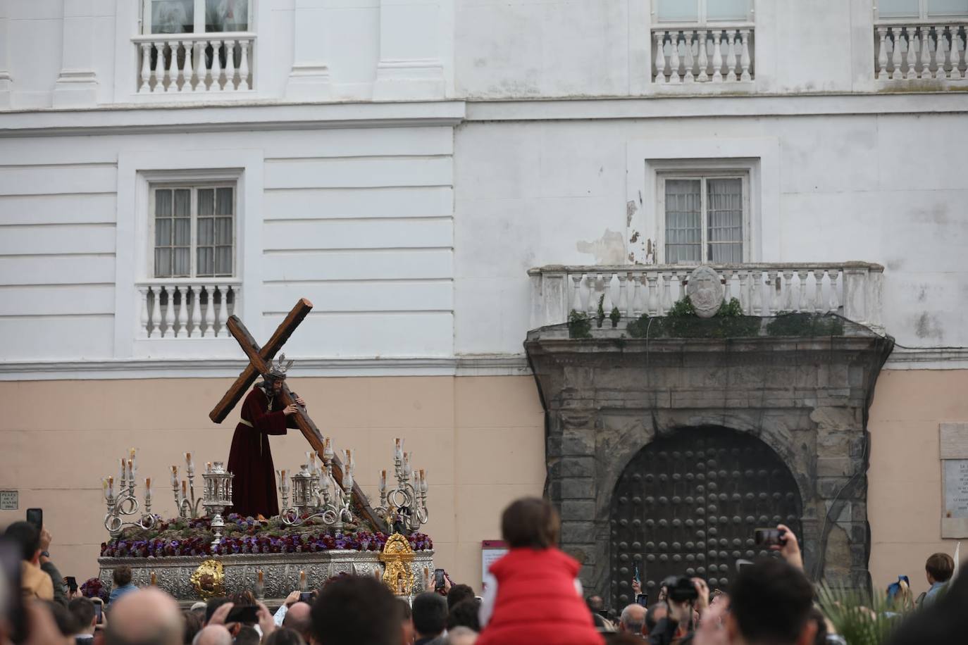 Fotos: El Nazareno de la Obediencia el Sábado de Pasión en la Semana Santa de Cádiz 2024