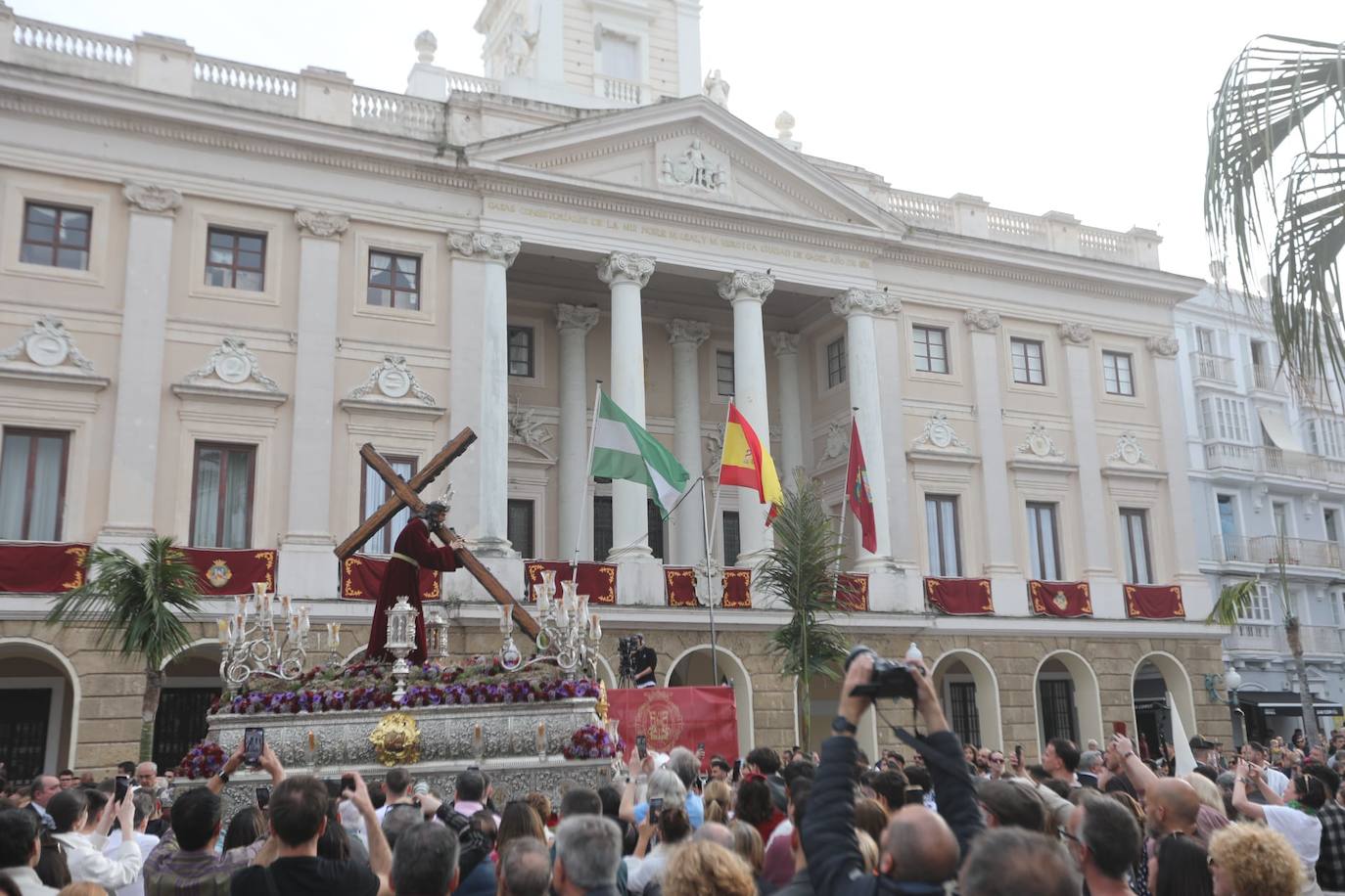 Fotos: El Nazareno de la Obediencia el Sábado de Pasión en la Semana Santa de Cádiz 2024