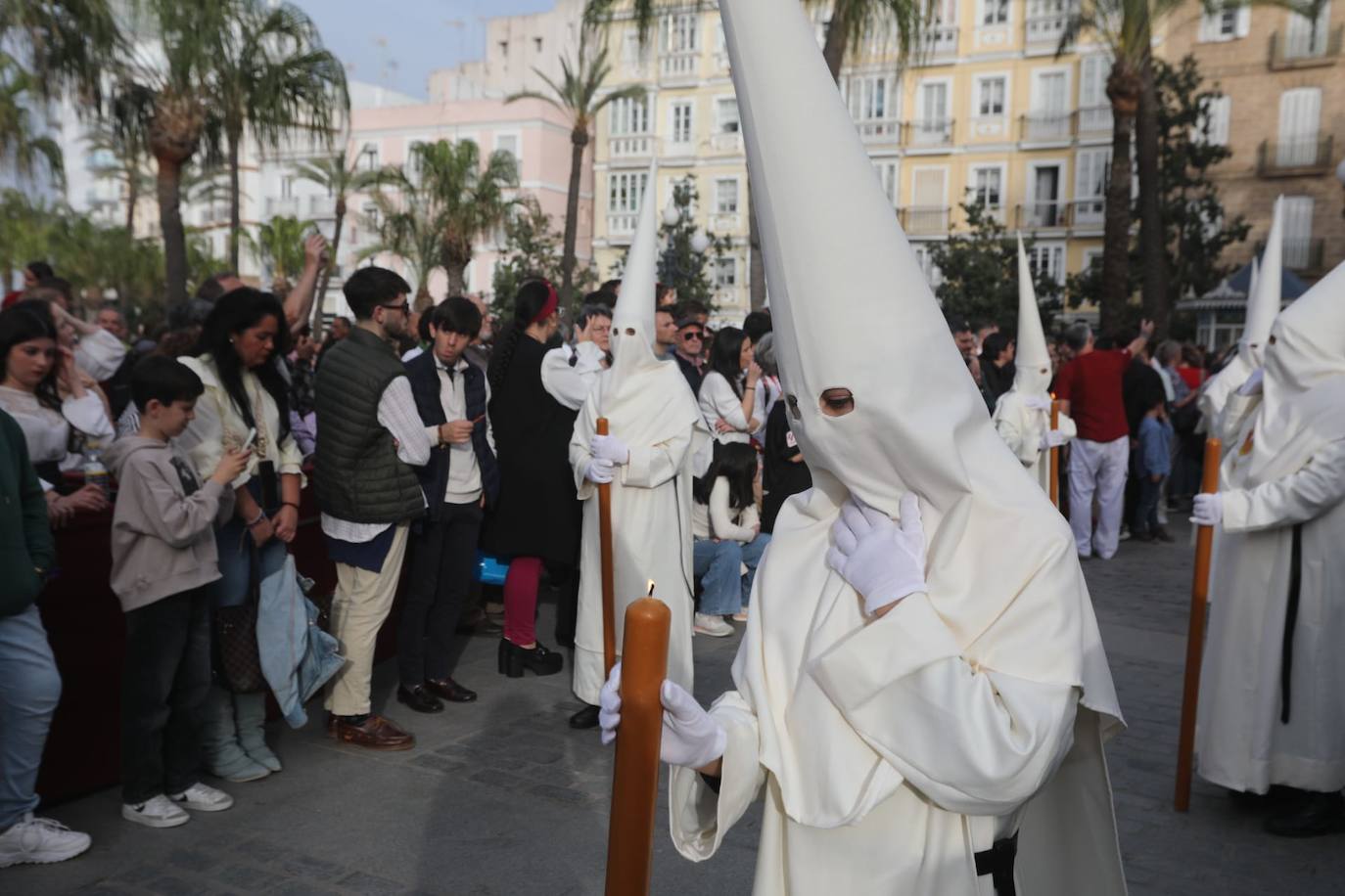 Fotos: El Nazareno de la Obediencia el Sábado de Pasión en la Semana Santa de Cádiz 2024