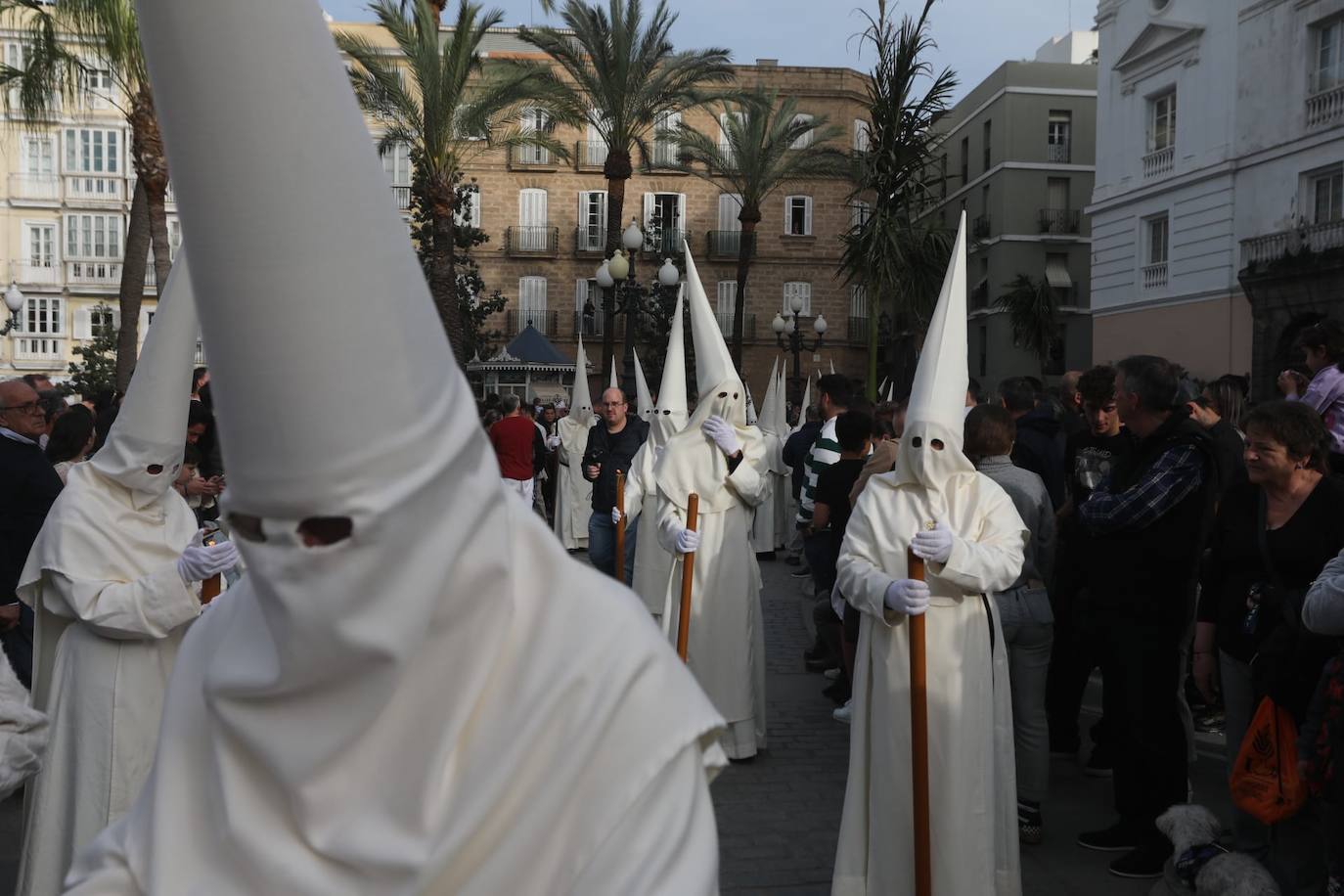 Fotos: El Nazareno de la Obediencia el Sábado de Pasión en la Semana Santa de Cádiz 2024