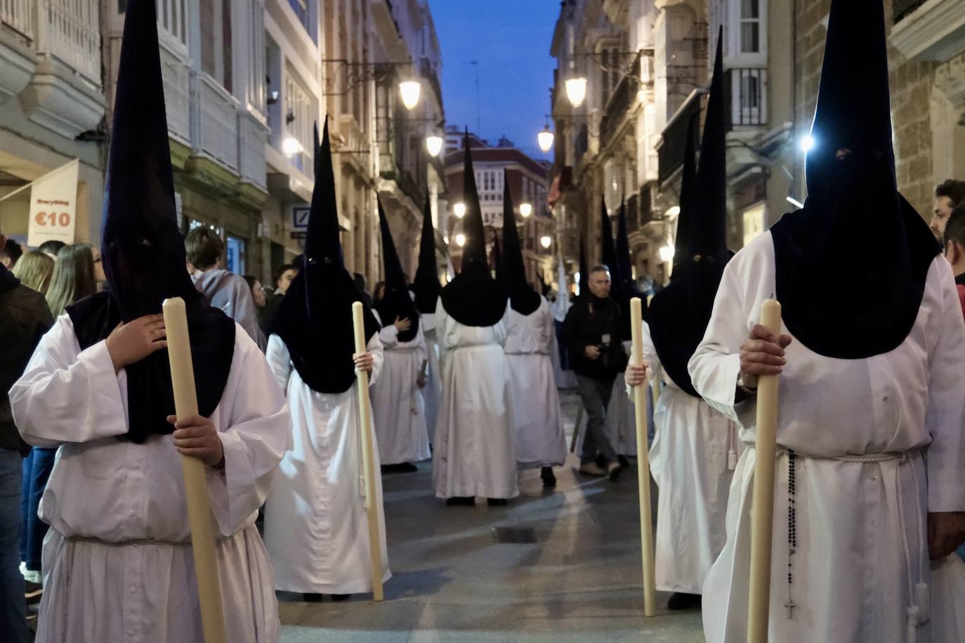 Fotos: Ecce-Homo en el Martes Santo de la Semana Santa de Cádiz