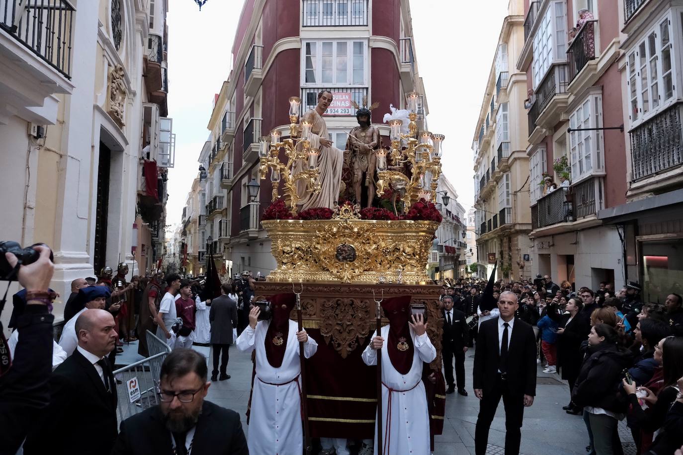 Fotos: Ecce-Homo en el Martes Santo de la Semana Santa de Cádiz