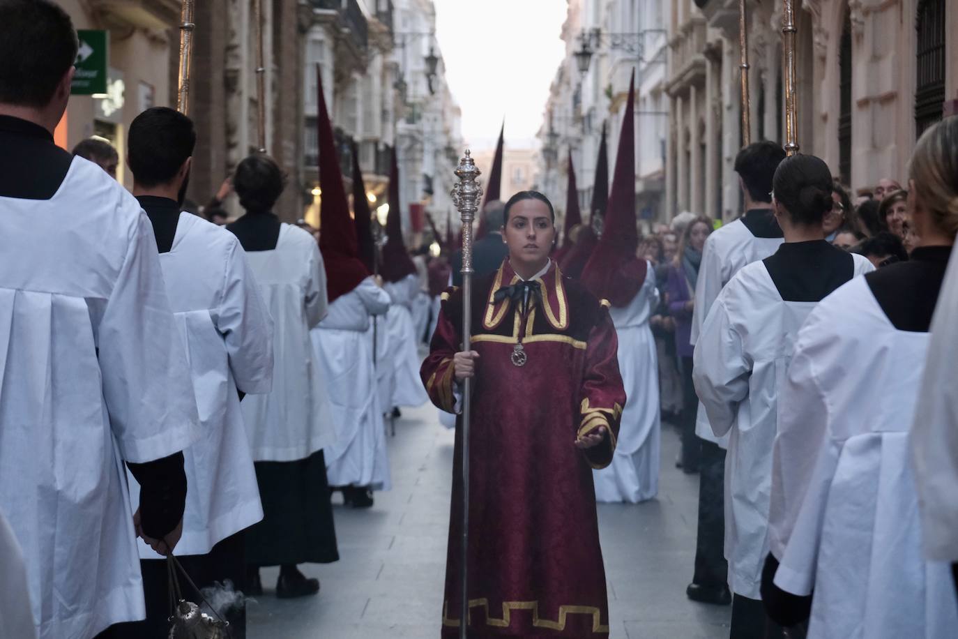 Fotos: Ecce-Homo en el Martes Santo de la Semana Santa de Cádiz