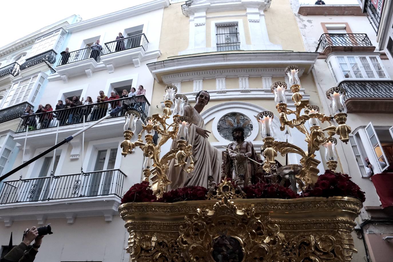 Fotos: Ecce-Homo en el Martes Santo de la Semana Santa de Cádiz