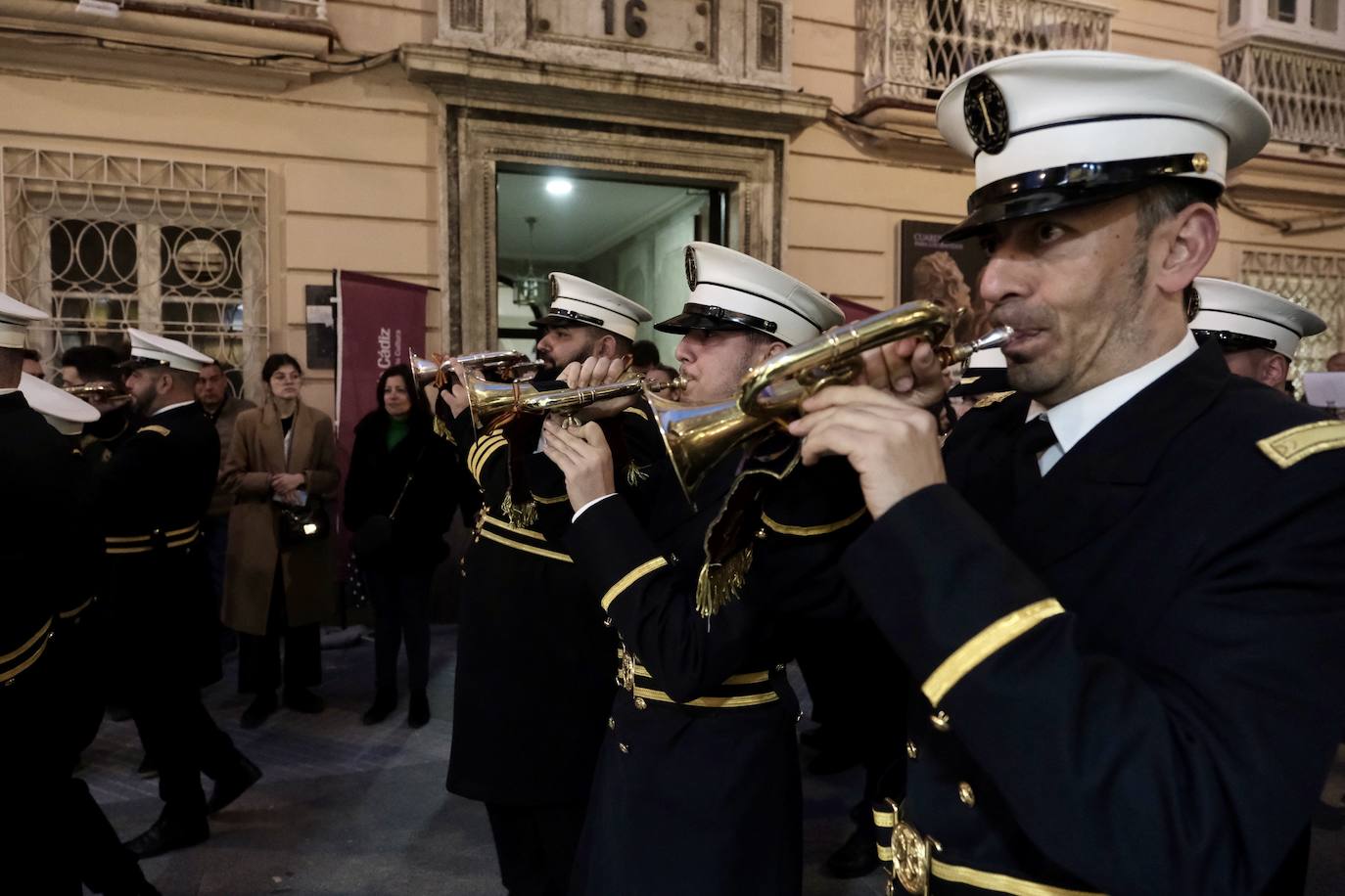 Fotos: Ecce-Homo en el Martes Santo de la Semana Santa de Cádiz