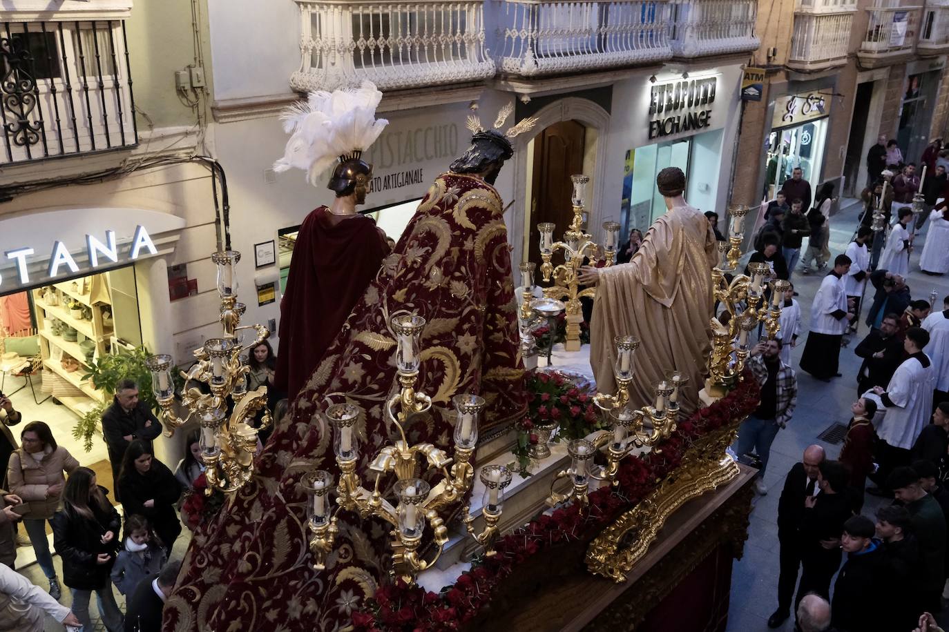 Fotos: Ecce-Homo en el Martes Santo de la Semana Santa de Cádiz