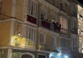 Vídeo:  Rosario volvió a causar sensación por las calles de Cádiz