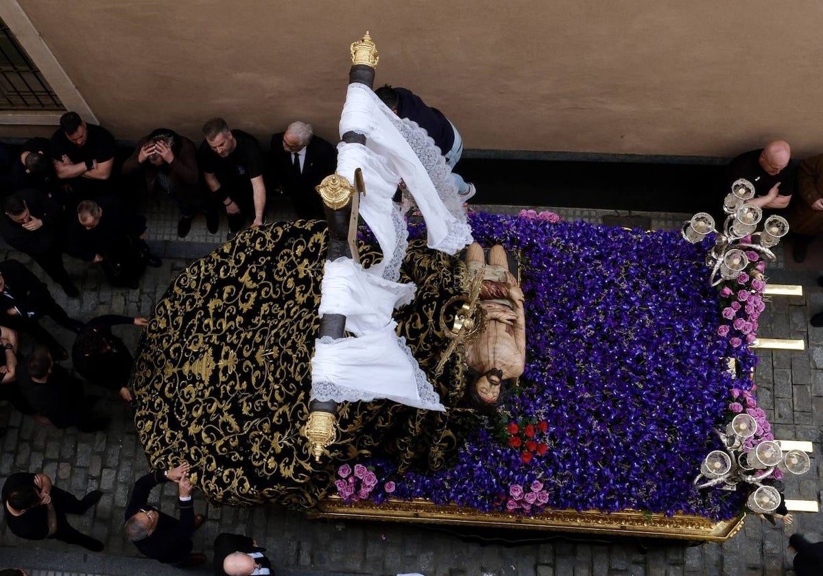 Crónica del Miércoles Santo 2024 en Cádiz: Ganas de cofradías en otra jornada a medias