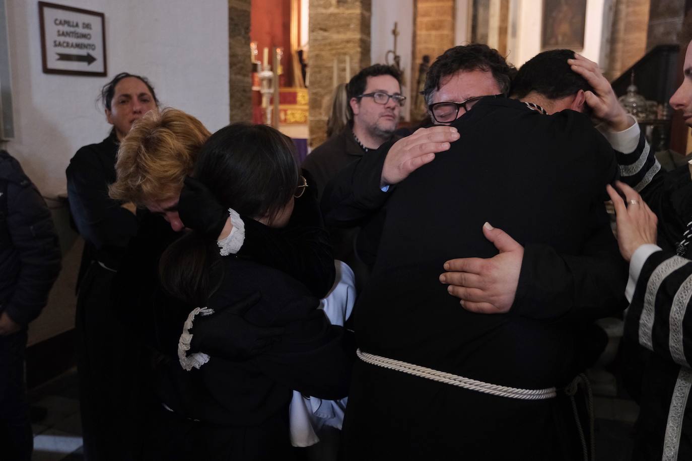 Fotos: Santo Entierro este Sábado Santo en la Semana Santa de Cádiz 2024