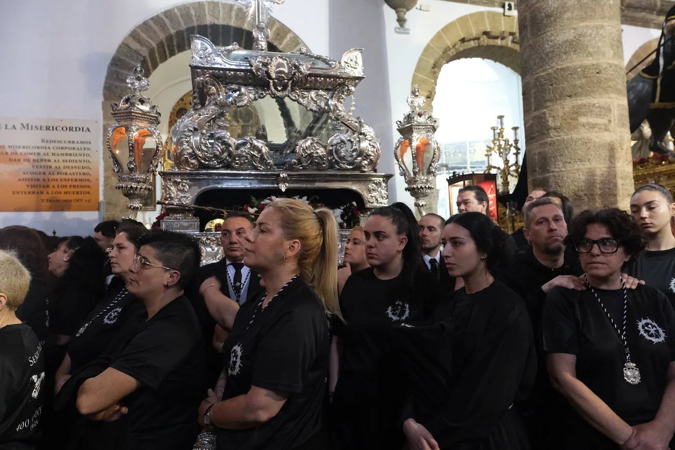 Fotos: Santo Entierro este Sábado Santo en la Semana Santa de Cádiz 2024