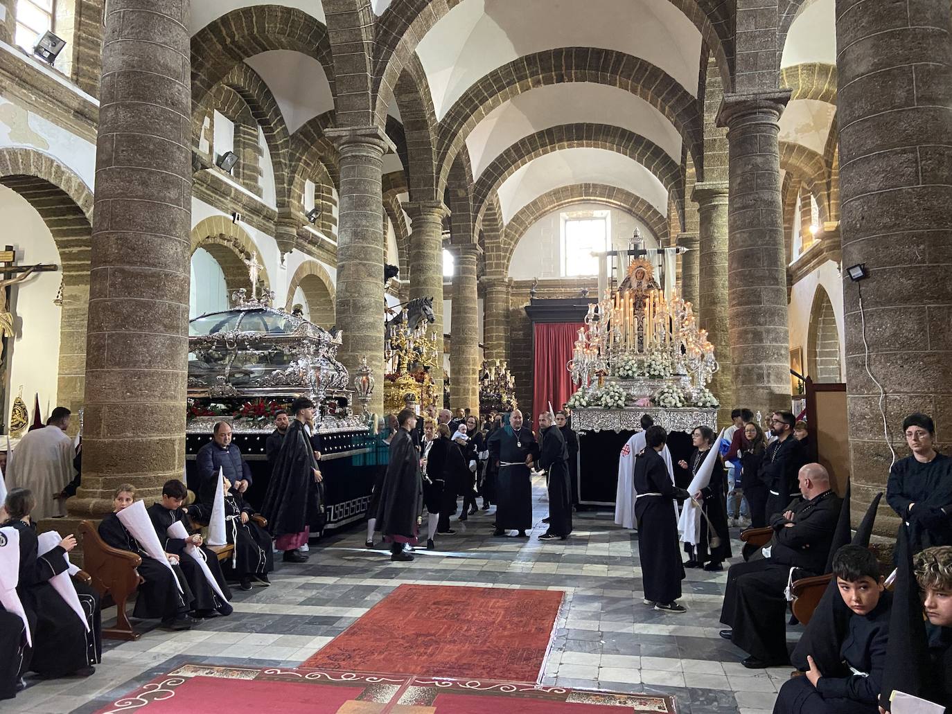 Fotos: Santo Entierro este Sábado Santo en la Semana Santa de Cádiz 2024