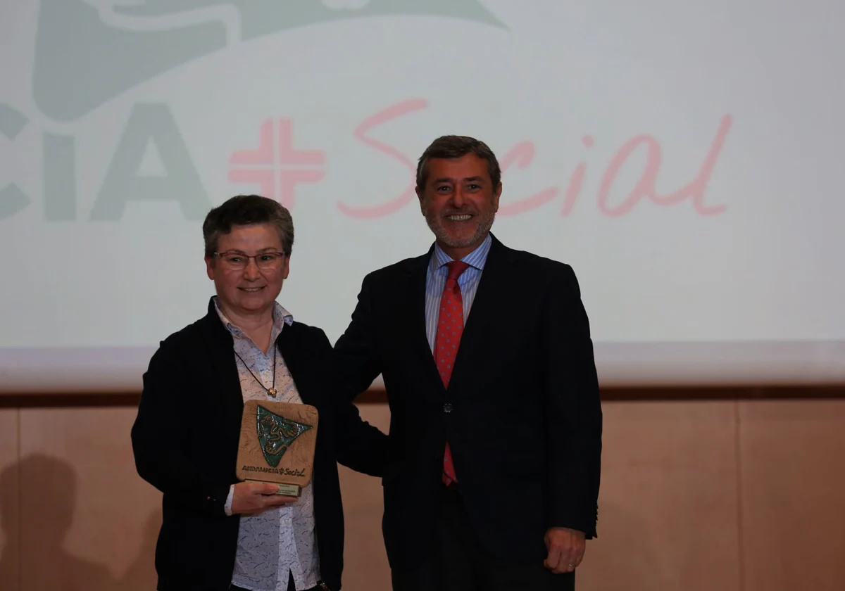 Manuela Castillo y Alfonso Candón, en el acto de entrega de los premios Andalucía +Social.