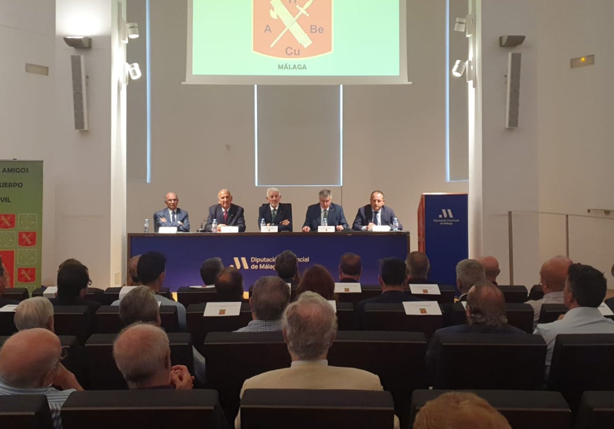 Un momento de acto del 180 aniversario de la Guardia Civil en la sala Oyarzábal, en la Diputación de Málaga