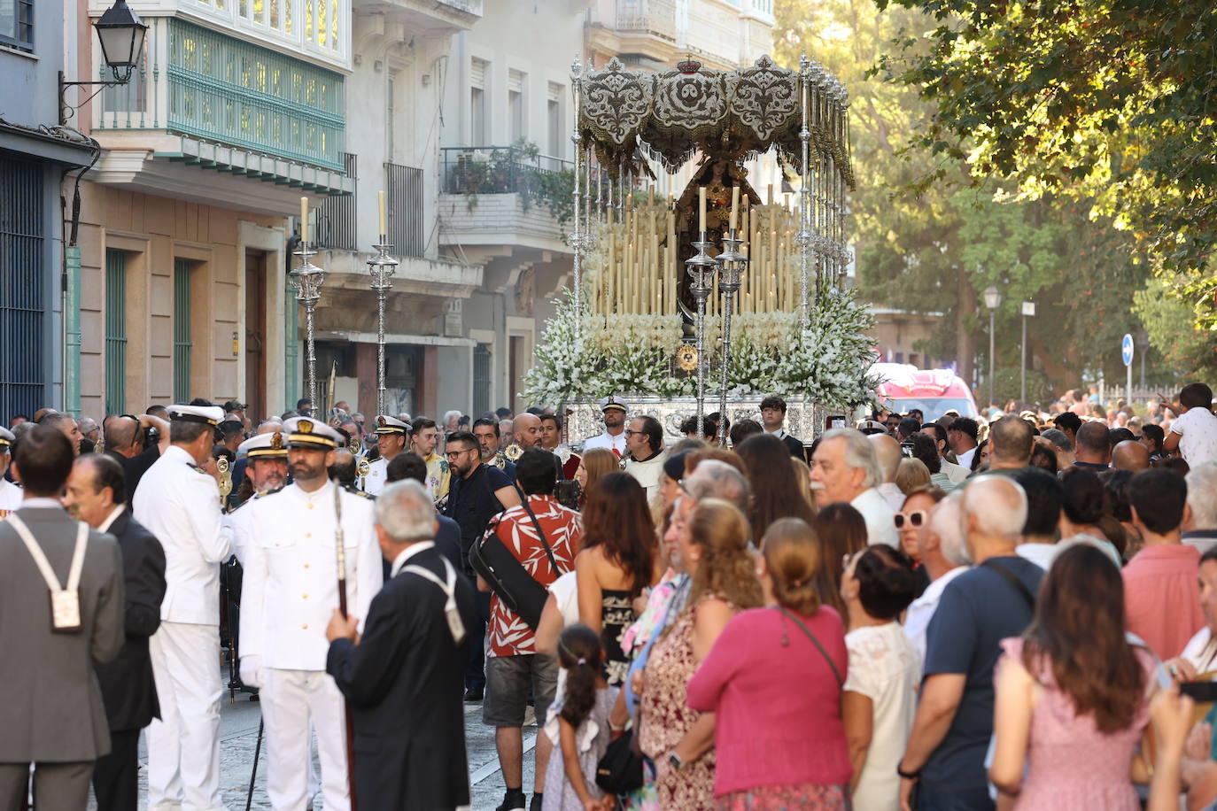 Fotos: La Virgen del Carmen procesiona por las calles de Cádiz