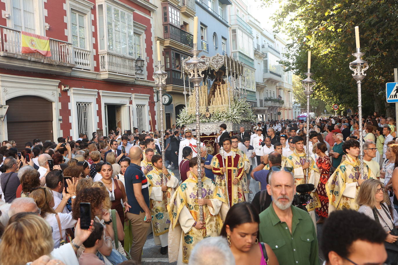 Fotos: La Virgen del Carmen procesiona por las calles de Cádiz