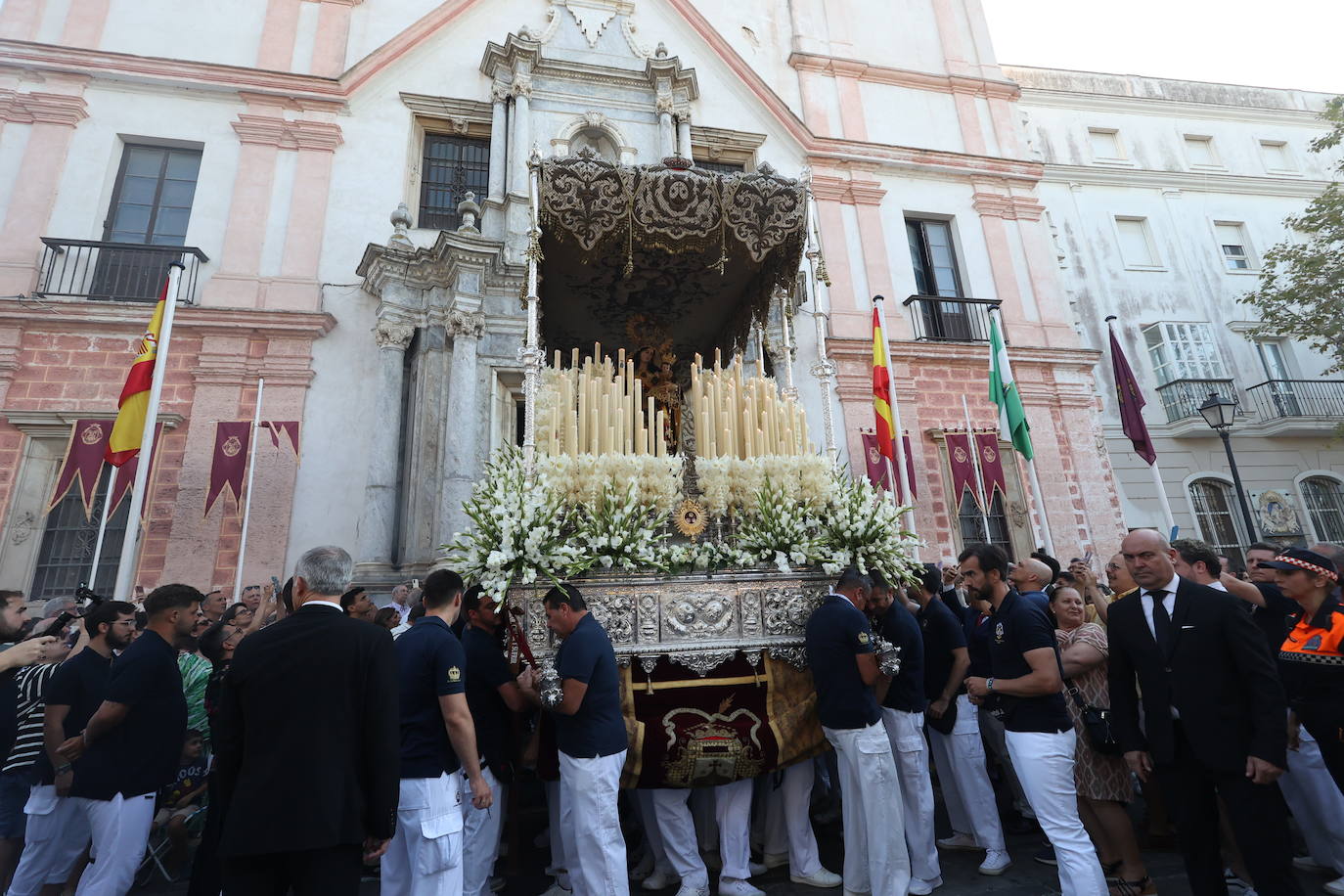 Fotos: La Virgen del Carmen procesiona por las calles de Cádiz