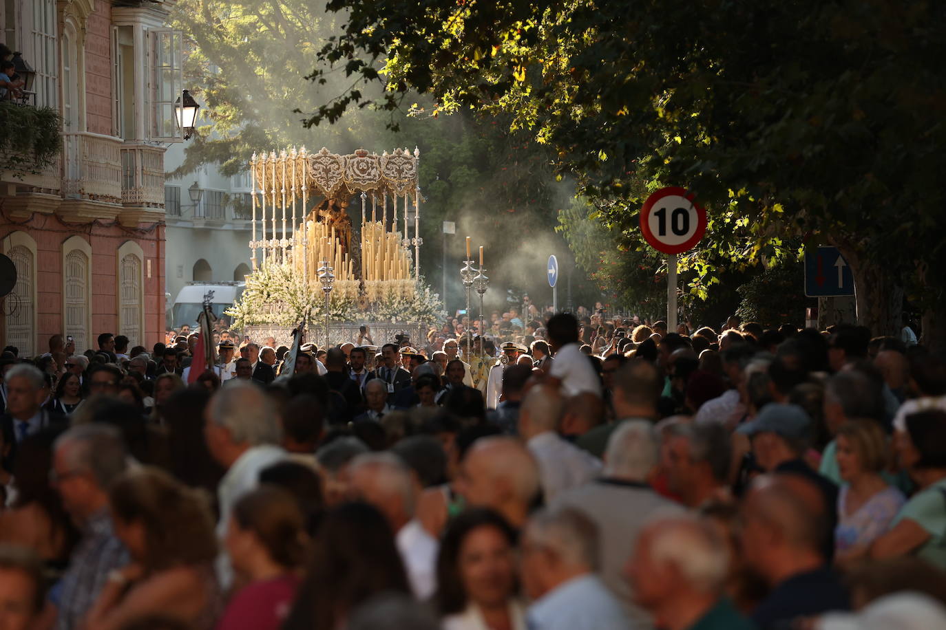 Fotos: La Virgen del Carmen procesiona por las calles de Cádiz