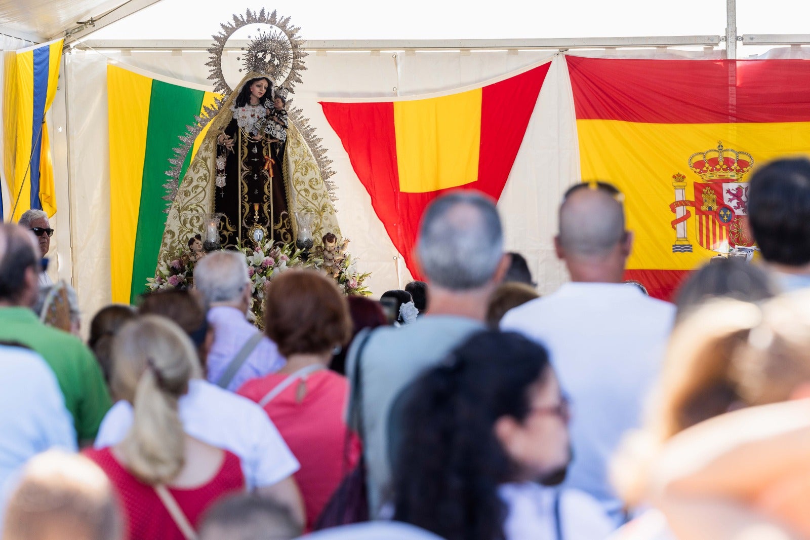 Misa previa a la procesión marítima de la Virgen del Carmen de Gallineras en San Fernando