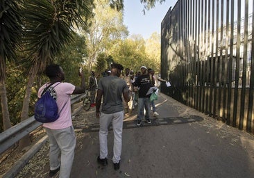 Casi 50 residentes del Centro de Inmigrantes de Ceuta ponen rumbo a Algeciras