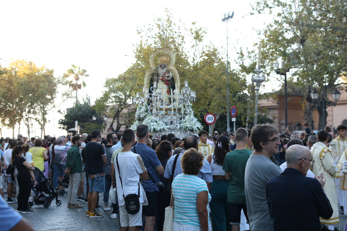 Fotos: Procesión de la Virgen de los Desamparados en Cádiz