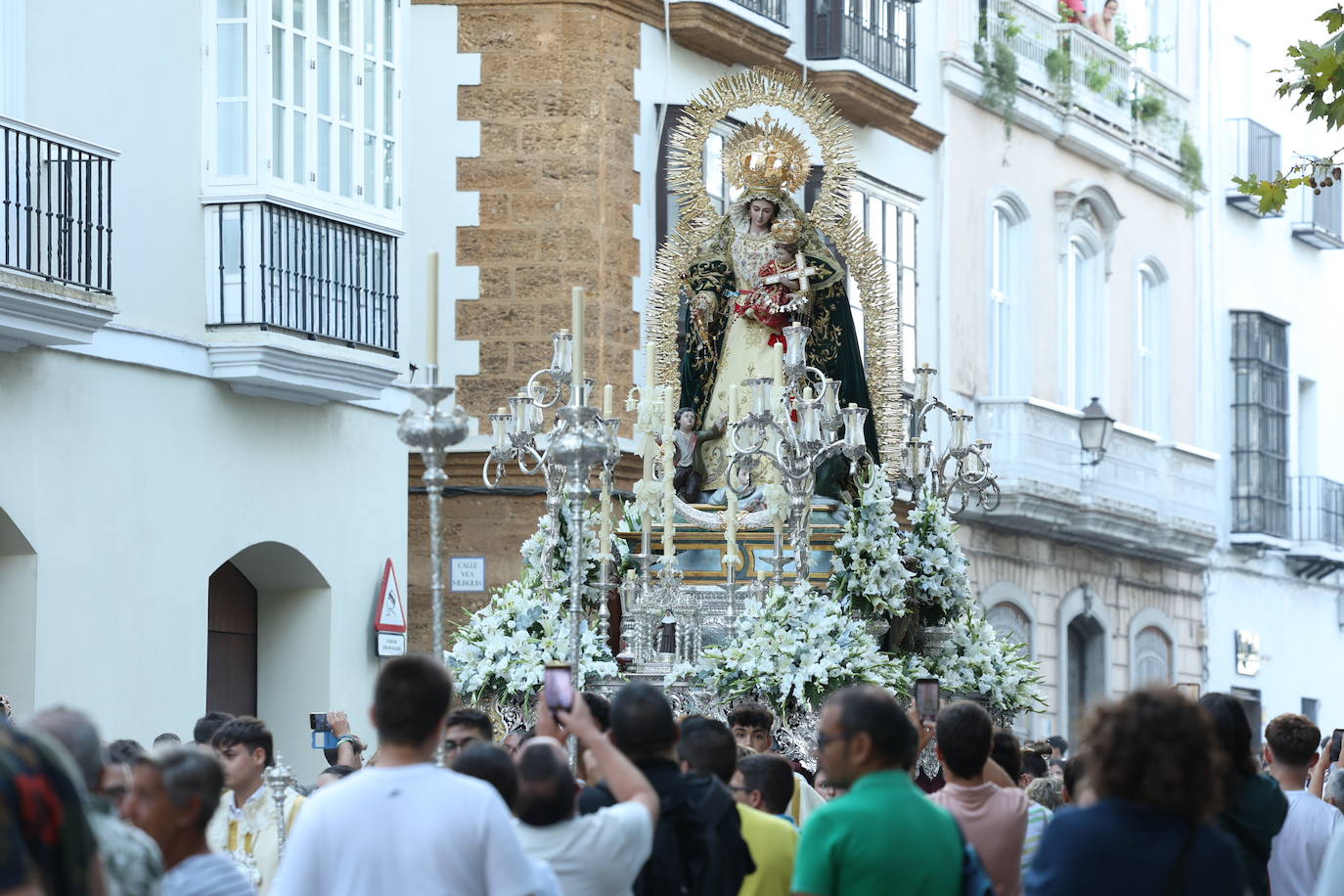 Fotos: Procesión de la Virgen de los Desamparados en Cádiz