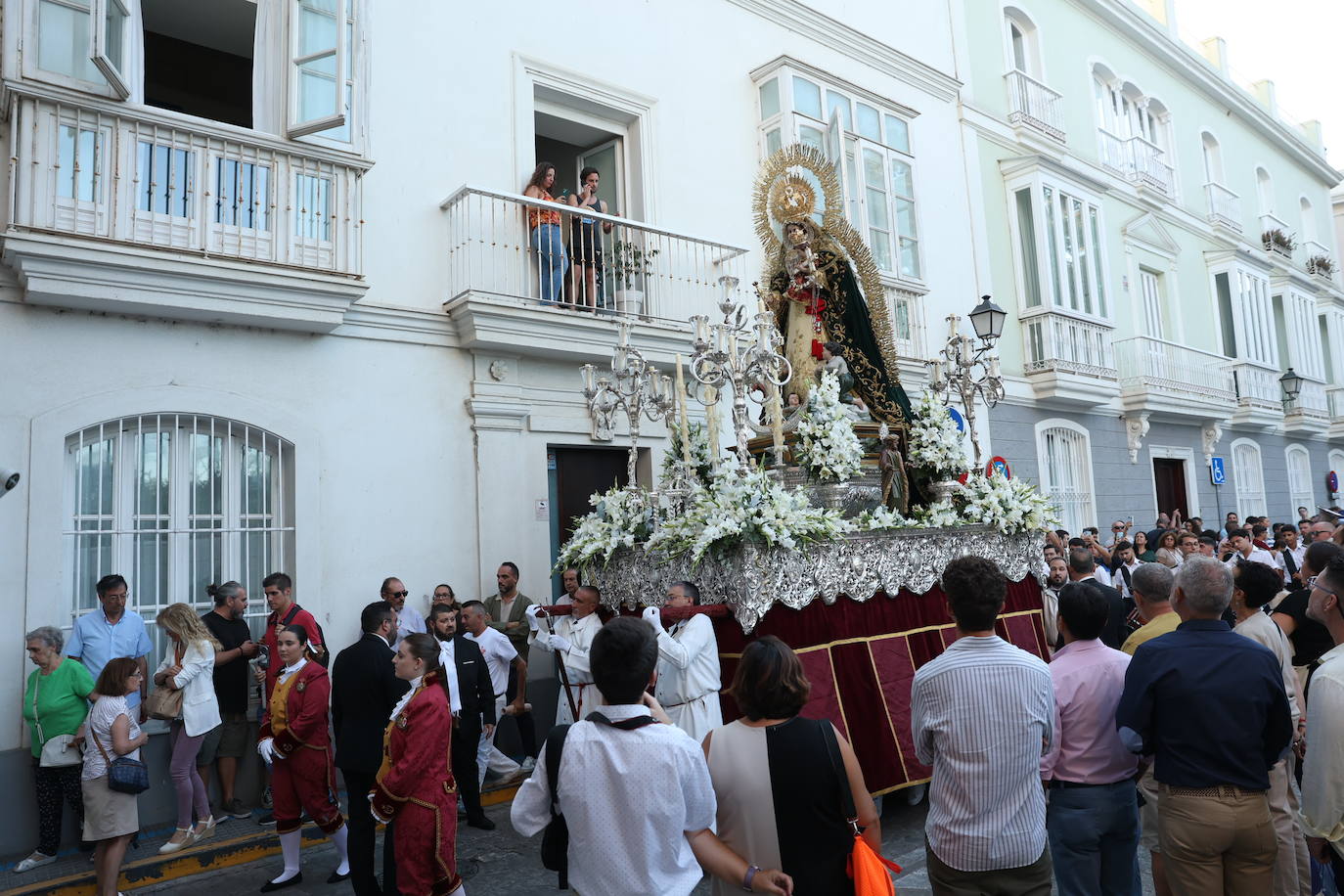 Fotos: Procesión de la Virgen de los Desamparados en Cádiz