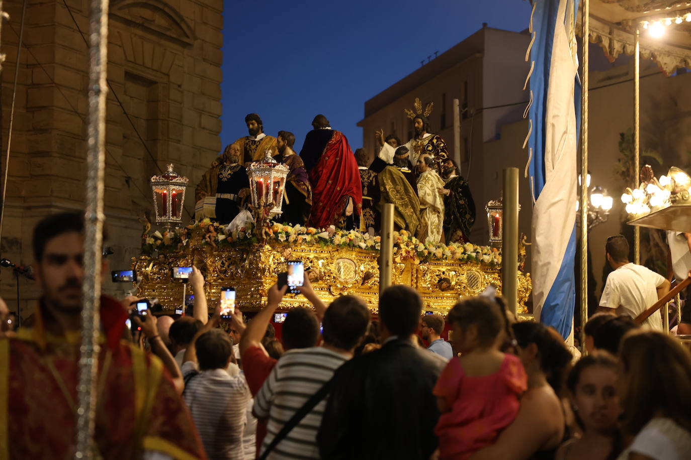 Fotos: Procesión extraordinaria de la Sagrada Cena en Cádiz