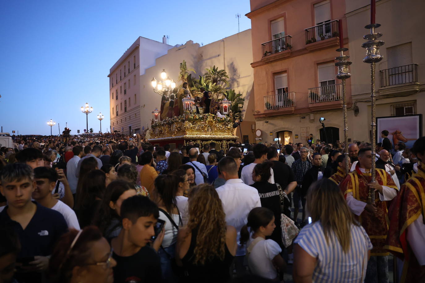 Fotos: Procesión extraordinaria de la Sagrada Cena en Cádiz