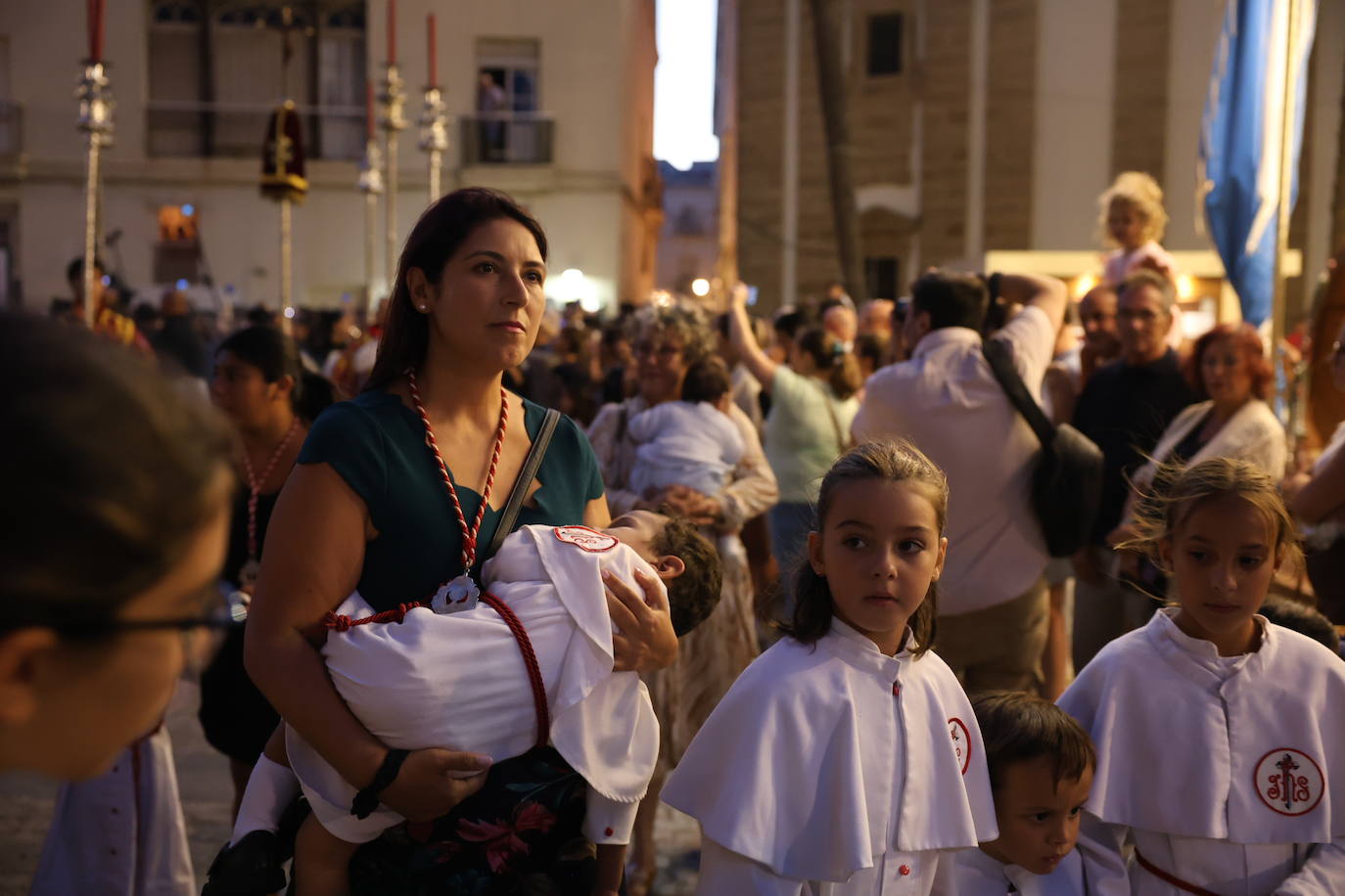 Fotos: Procesión extraordinaria de la Sagrada Cena en Cádiz