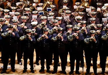 Así suena la majestuosa marcha de 'El Rezo' de la banda Rosario de Cádiz a la hermandad de la Estrella de Sevilla