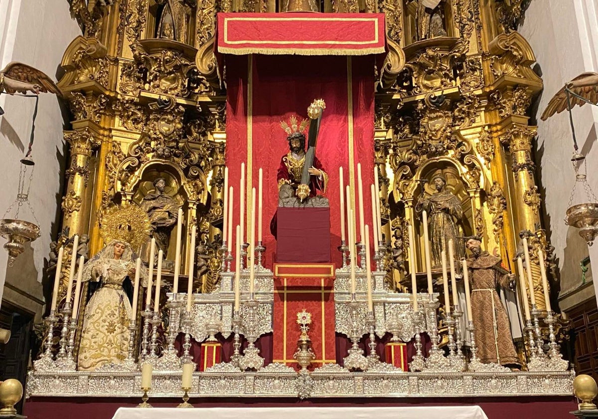 Titulares del Caído en el altar mayor de San Francisco para el Triduo que se celebrará a partir del jueves