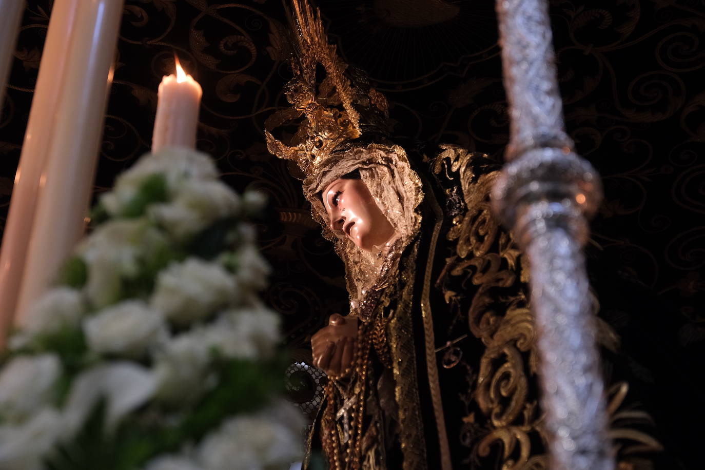 Servitas en el Viernes de Dolores de la Semana Santa de Cádiz 2025