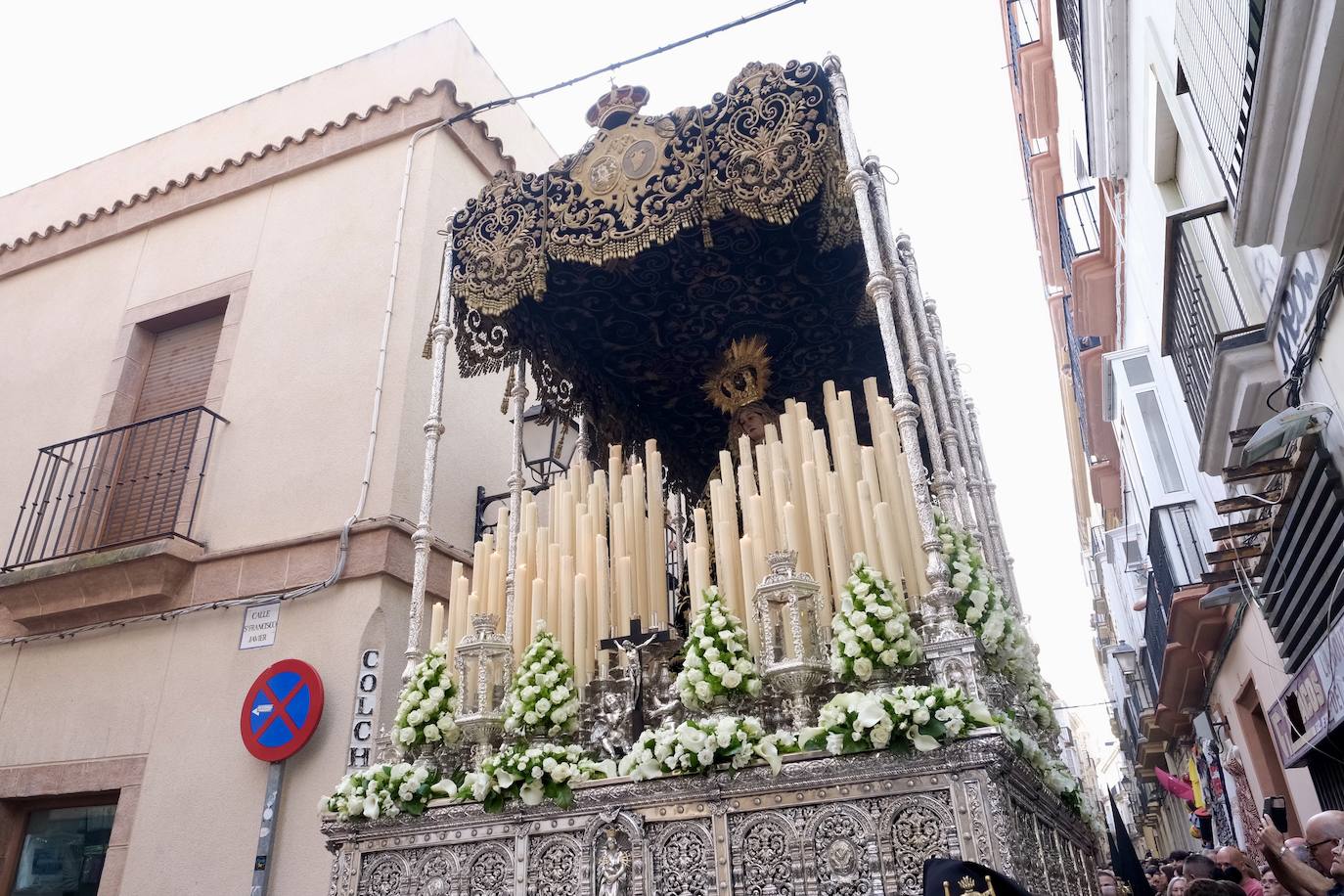Servitas en el Viernes de Dolores de la Semana Santa de Cádiz 2025