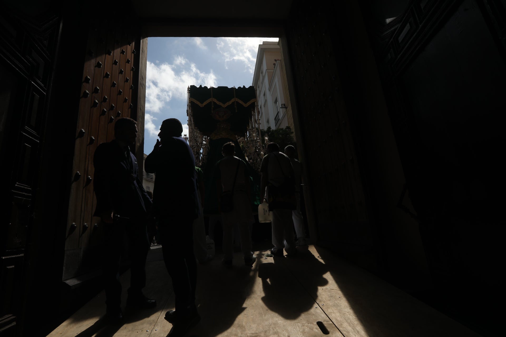 Las imágenes de Nazareno del Amor en la Semana Santa de Cádiz 2025