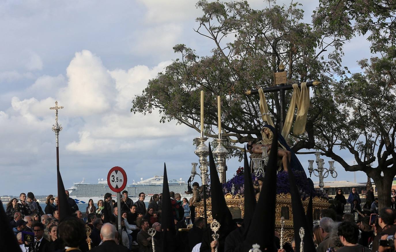 Las imágenes del Caminito en la Semana Santa de Cádiz 2025