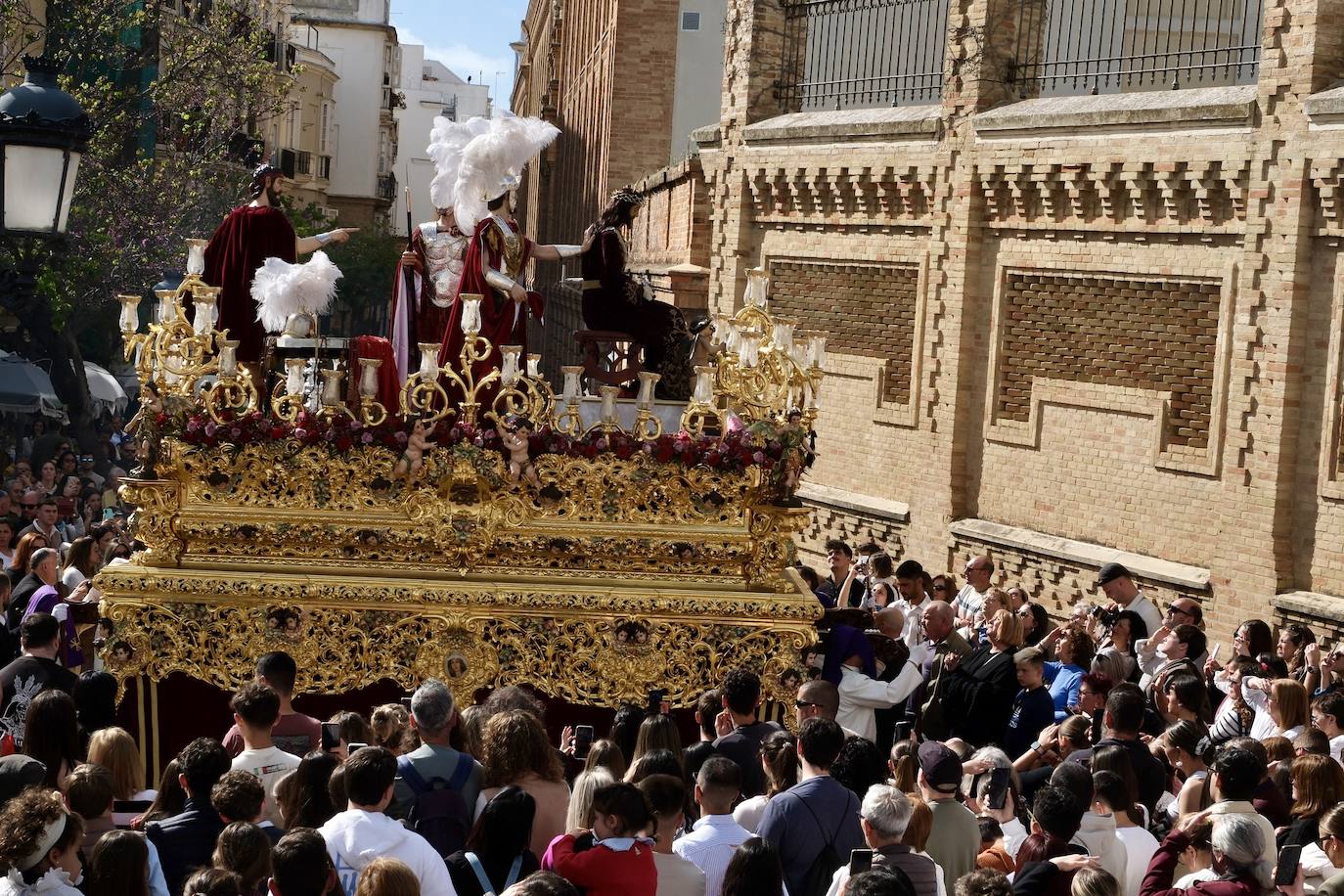 Las imágenes de Cigarreras en la Semana Santa de Cádiz 2025