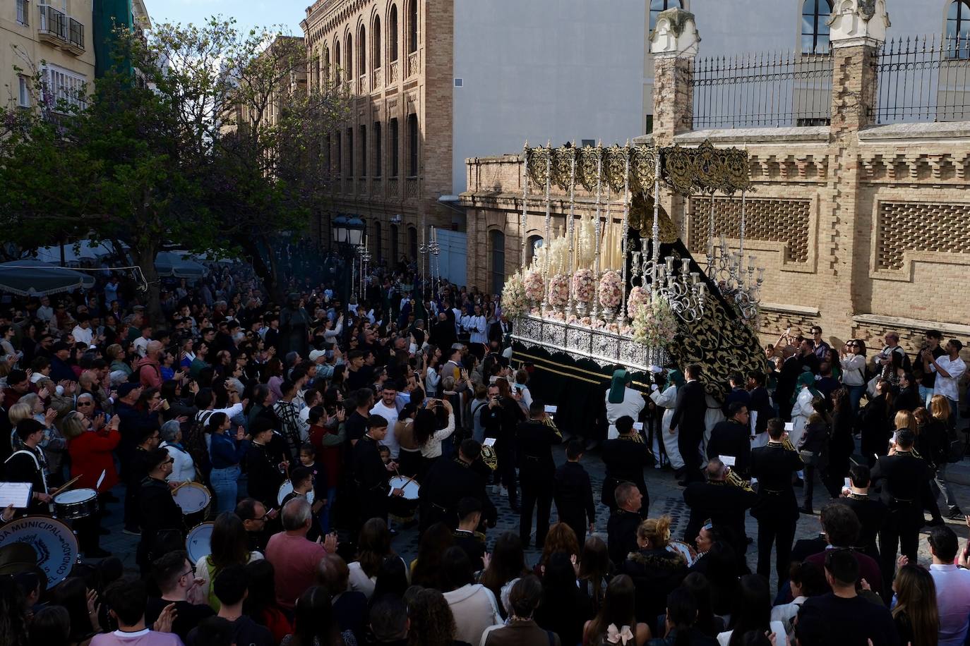 Las imágenes de Cigarreras en la Semana Santa de Cádiz 2025