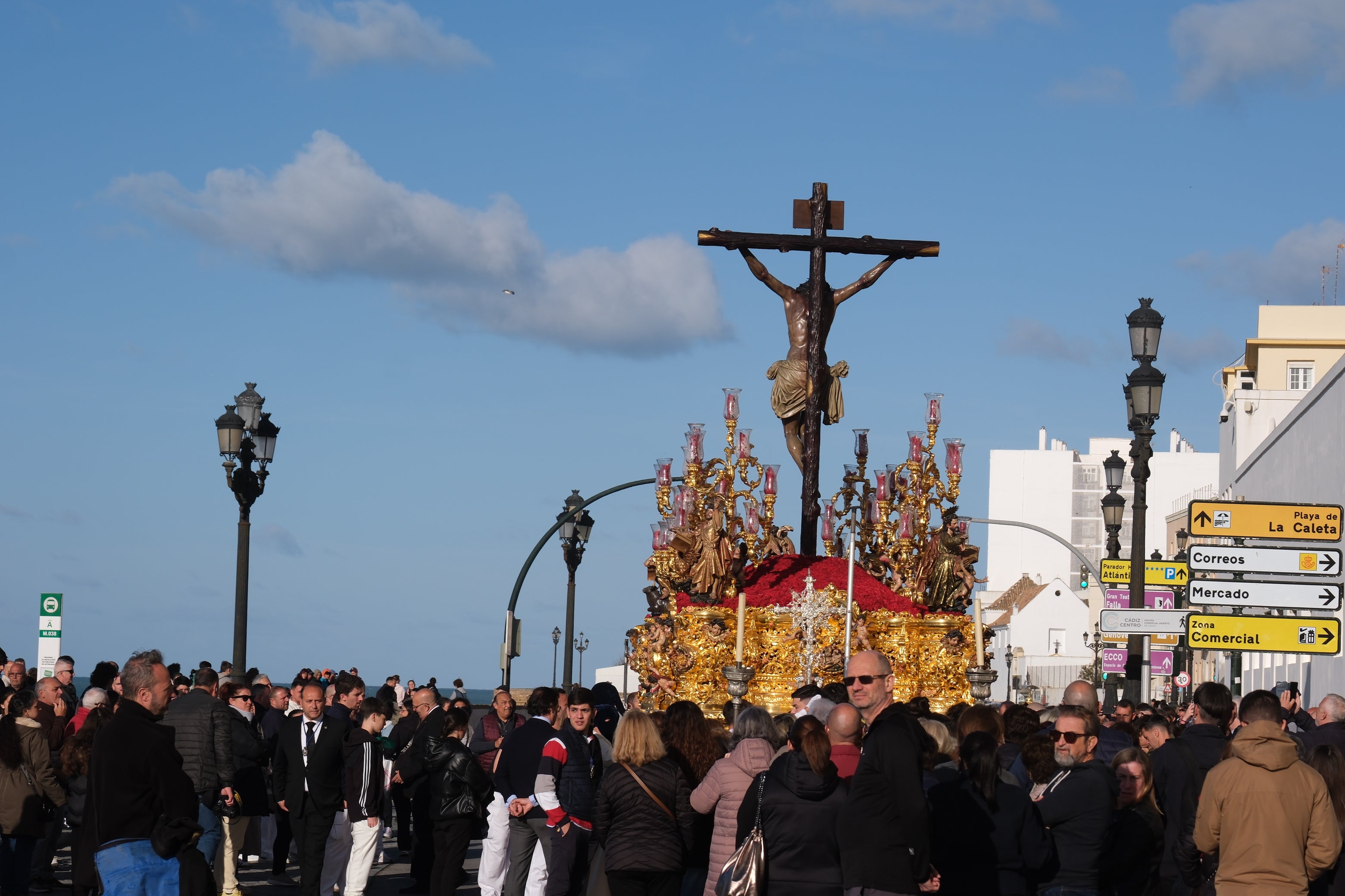 La archicofradía de La Palma regresa al barrio de la Viña