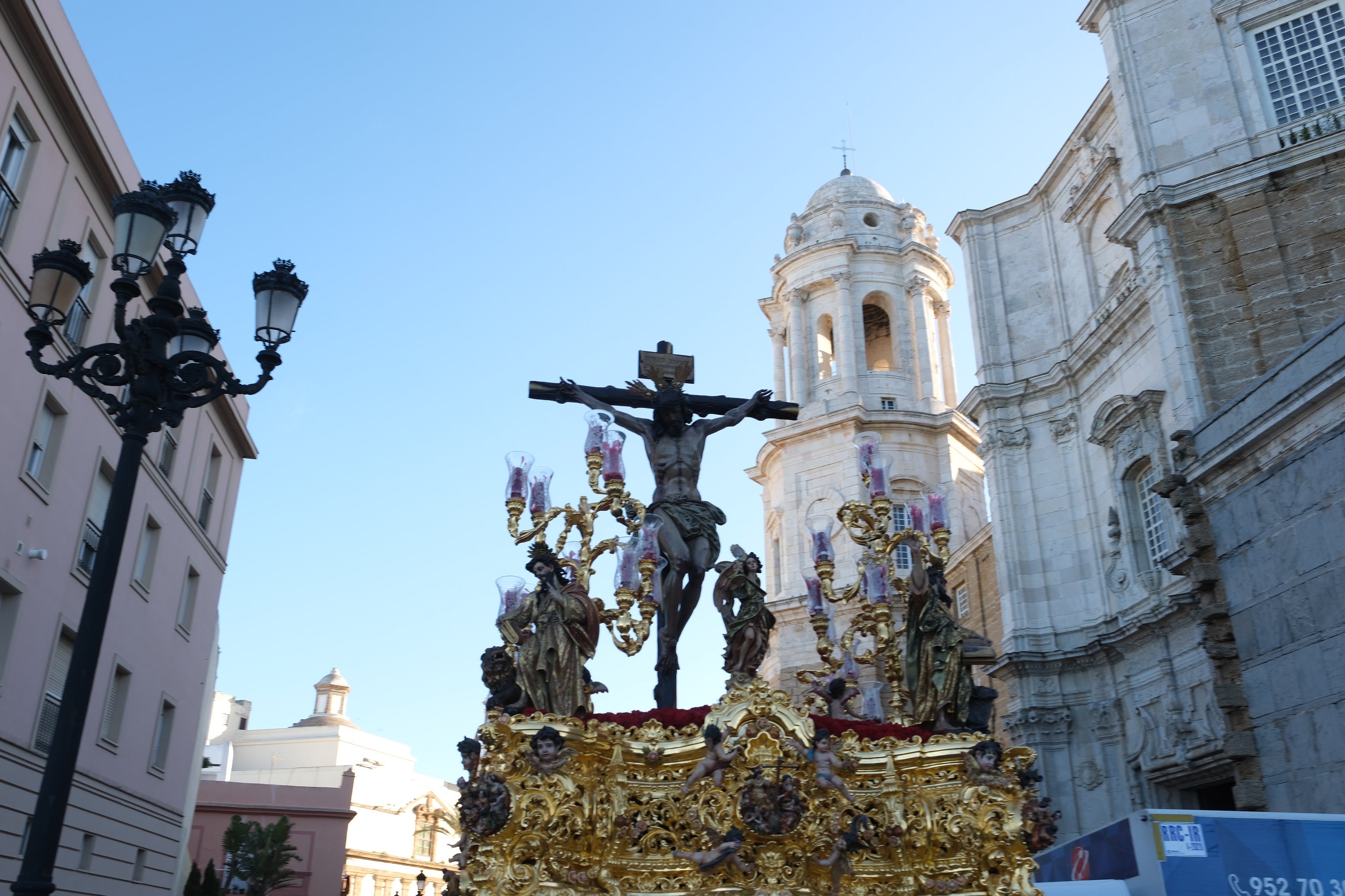 La archicofradía de La Palma regresa al barrio de la Viña