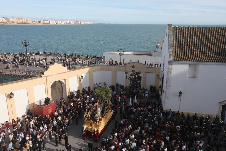 Crónica: Histórico Jueves Santo en Cádiz