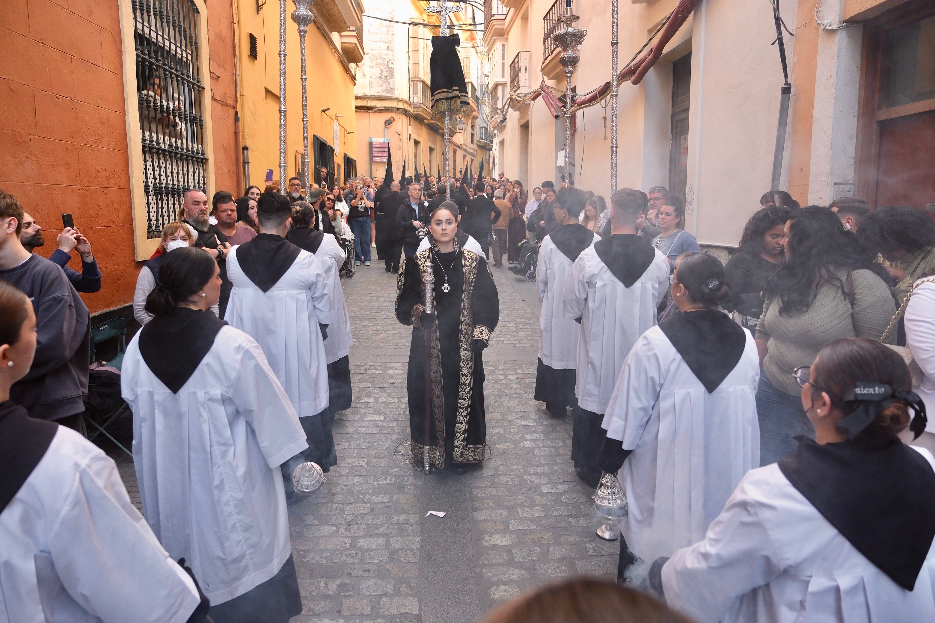 Fotos: Descendimiento el Viernes Santo en la Semana Santa de Cádiz 2025