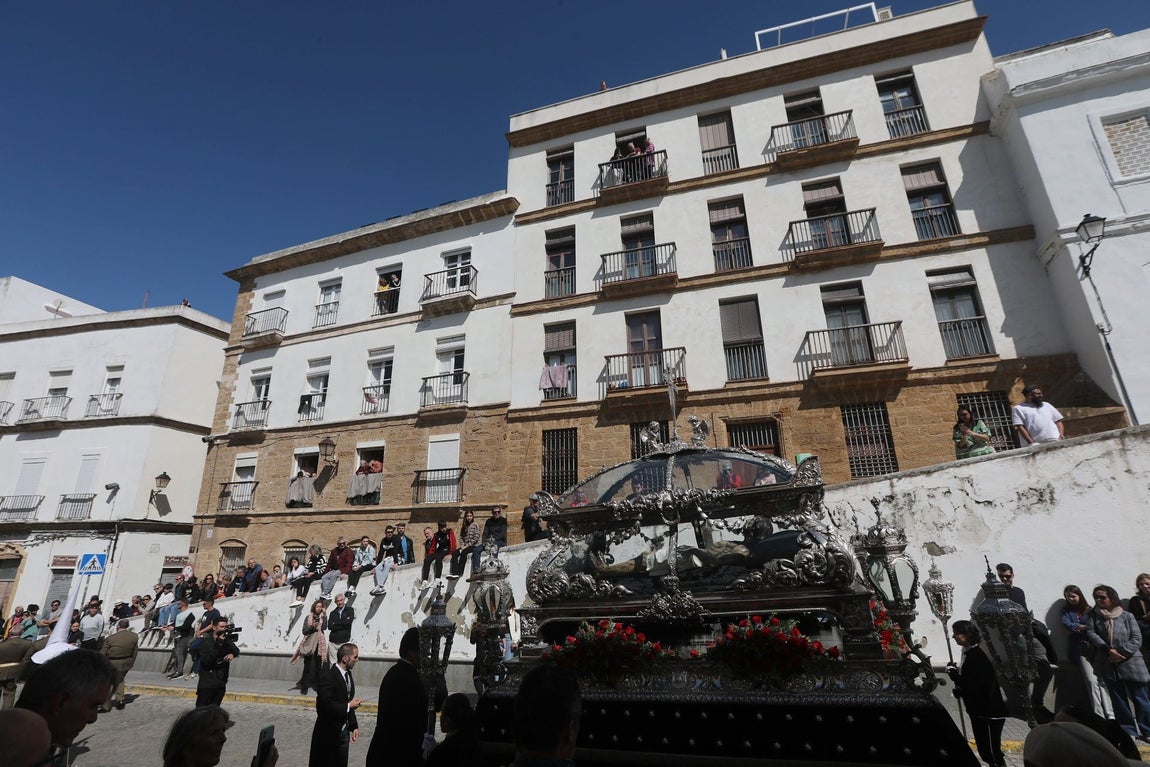 Fotos: El Santo Entierro en el Sábado Santo de Cádiz 2025