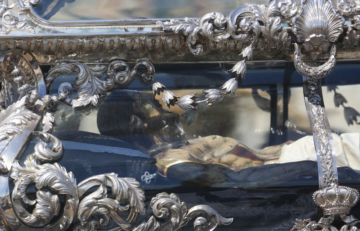 Fotos: El Santo Entierro en el Sábado Santo de Cádiz 2025