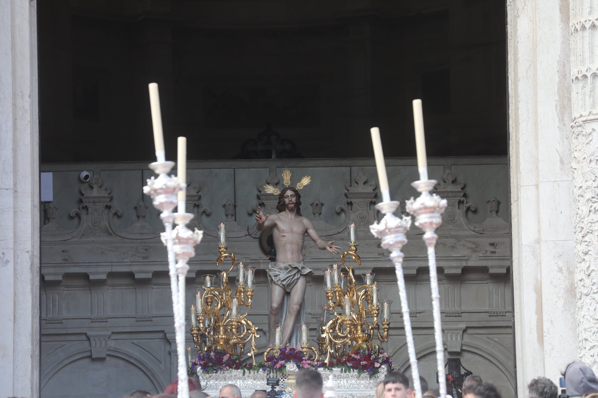 Fotos: El Resucitado procesiona por las calles de Cádiz