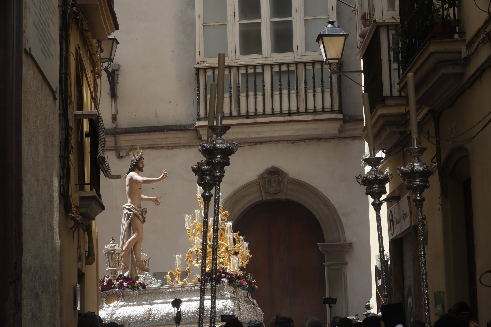 Fotos: El Resucitado procesiona por las calles de Cádiz