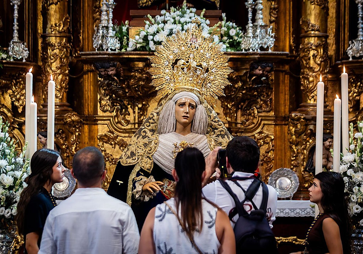 Besamanos de la Virgen de los Dolores