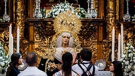 El Besamanos Magno llenó los templos de Cádiz