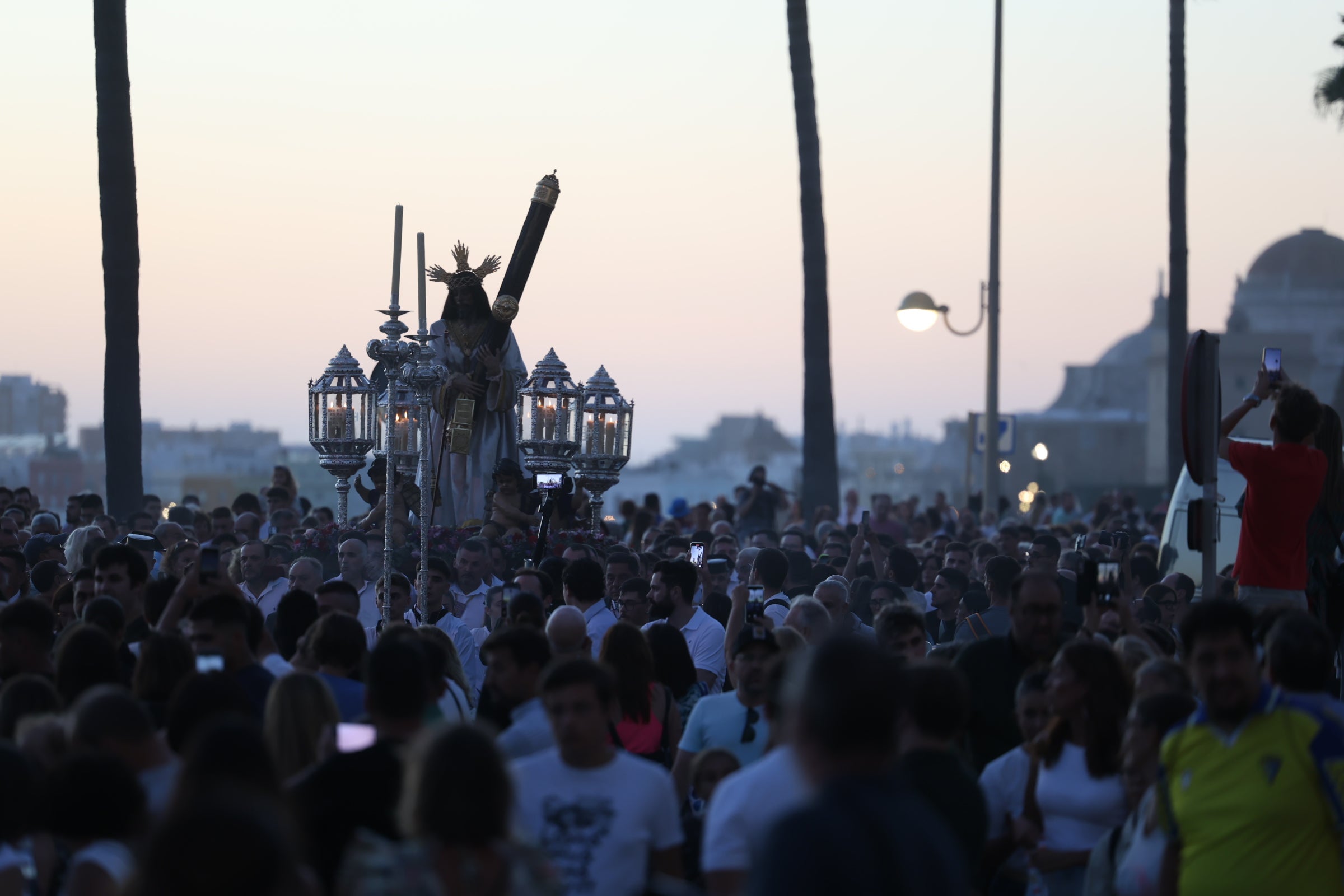 Las imágenes del comienzo de la Peregrinación Extraordinaria del Nazareno